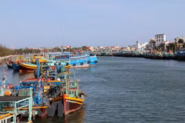 Ca Mau speeds up monitoring devices installation on fishing vessels 