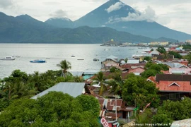 5.9-magnitude aftershock strikes Indonesia