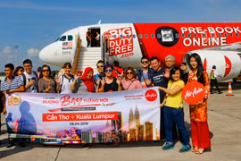 AirAsia operates first flight on Can Tho-Kuala Lumpur air route