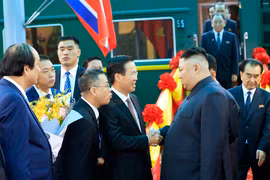 DPRK Chairman arrives at Dong Dang Station, beginning Vietnam visit