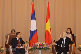 Party, State leader lauds joint work between Vietnamese, Lao fronts 