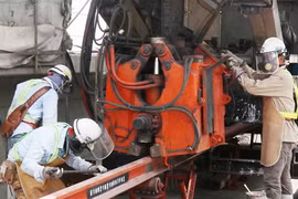 Solutions sought to speed up Metro Line No 1 project in HCM City