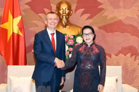 Top legislator hosts Latvian Foreign Minister 
