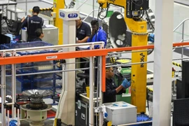 Singapore’s manufacturing growth continues decline