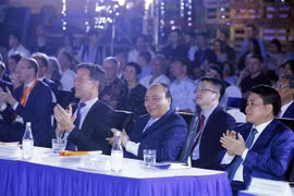 Vietnamese, Dutch PMs attend sustainable fashion show 