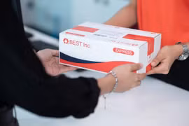 Chinese firm opens courier service in Vietnam 