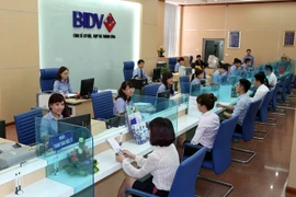 Reference exchange rate goes down by 1 VND