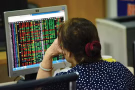 Trade wars, speculation to hurt stocks