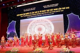 Ha Long poetry night gathers 200 Vietnamese, foreign delegates 