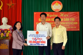 Officials attend great national unity festival in provinces