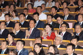 Top legislator attends art performance honouring Vietnam-China ties