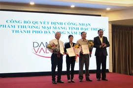 Da Nang grants value certificate to six local products