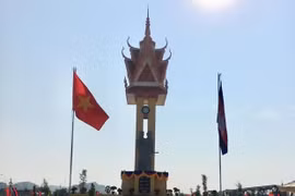 Defence ministry reviews cooperation with Cambodian front