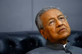 Malaysian PM denies plan to reshuffle cabinet 
