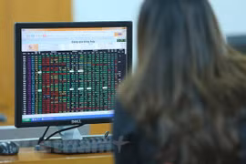 VN-Index grows 0.36 percent on week’s first trading day