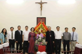 Party official extends Easter greetings to Hanoi Archdiocese