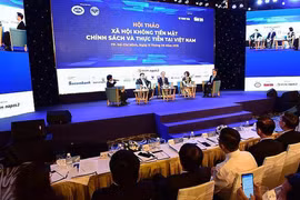 Workshop talks promoting cashless payment
