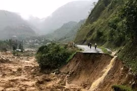 Lai Chau: Four people swept away by flash floods