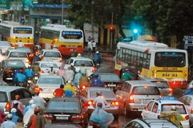 Bus commuters in Hanoi remains low