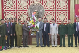 Lao officials extend Tet greetings to Nghe An province