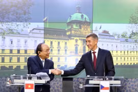 Vietnam looks to broader cooperation with Romania, Czech