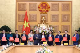 PM urges young entrepreneurs to make greater efforts for development