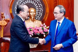 HCM City delegation begin visits to Singapore, Indonesia