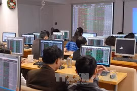 VN-Index nears 1,000-point mark on April 8