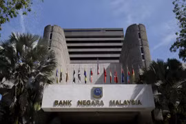 Malaysia lowers 2019 economic growth forecast to 4.3-4.8 percent 