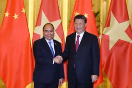 PM Phuc meets Chinese Party chief and President Xi Jinping in Beijing