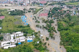 Indonesia: death toll from flash floods climbs to 89