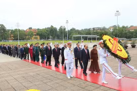 National leaders pay tribute to President Ho Chi Minh on National Day 