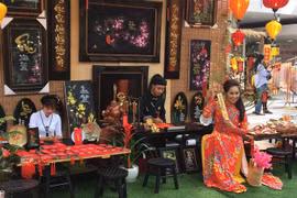 Traditional calligraphy markets open for Tet