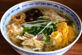 Hanoi to serve free traditional food for reporters