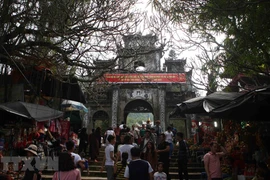 Hanoi: Huong pagoda festival opens