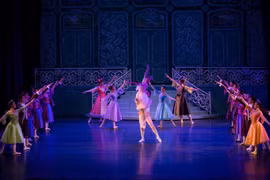 Vietnamese, Japanese artists perform “Cinderella” ballet