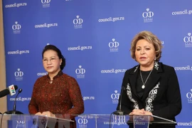 Vietnamese, Russian parliament leaders meet press on talks’ outcome 