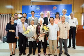 Six US activists honoured with peace medal