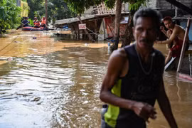 Indonesia: torrential rains force hundreds to evacuate 