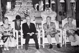 More condolences from abroad over death of former President Le Duc Anh
