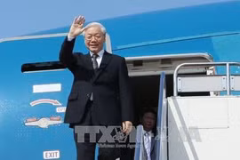 Top Vietnamese leader leaves Hanoi for visits to Laos, Cambodia