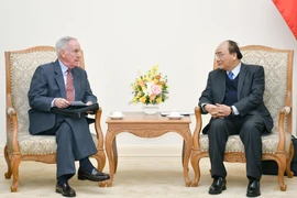 PM Nguyen Xuan Phuc receives former first US Ambassador