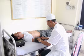 Chinese fisherman in distress in Vietnam’s sea handed over