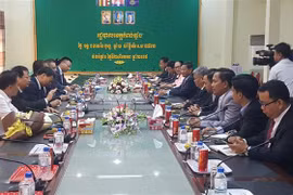 Embassy supports Vietnamese Cambodians in Tonle Sap Lake