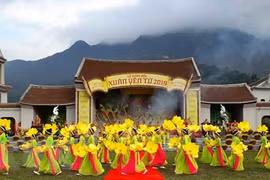 Yen Tu Spring Festival opens, luring thousands of visitors 