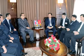 DPRK Party delegation visits Ha Long Bay 