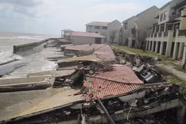 Quang Nam seeks to save Cua Dai Beach from erosion