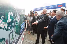 Australian PM visits F1 circuit project in Hanoi
