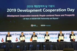 RoK, five ASEAN countries sign MOU on development assistance 