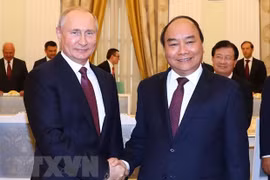 PM Nguyen Xuan Phuc meets President V. Putin